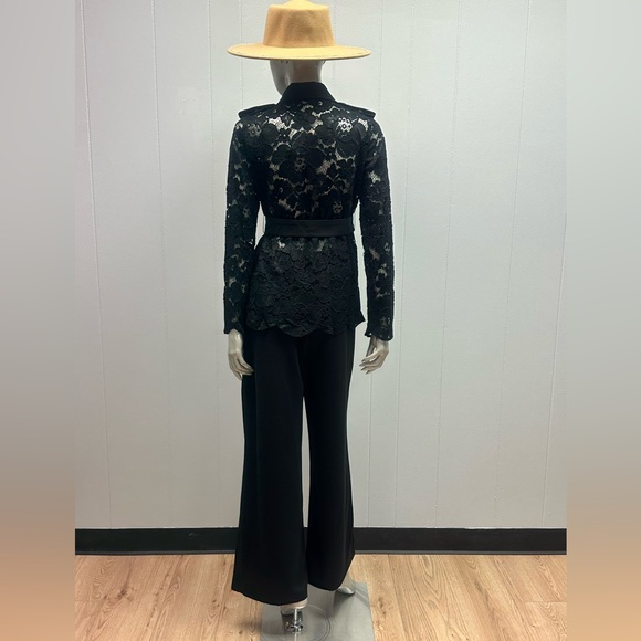 Simple Elegance Floral Lace Button Down Blouse - Picture 6 of 9